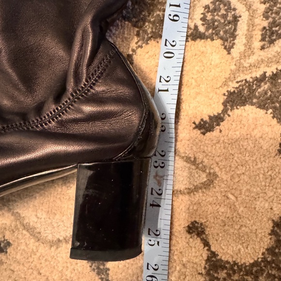 Gorgeous Chanel thigh high boots - Picture 5 of 8